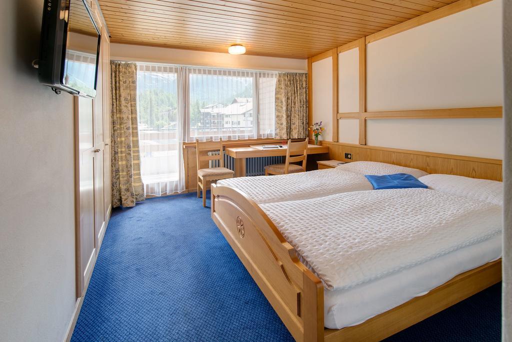 Hotel Parnass Zermatt Rom bilde